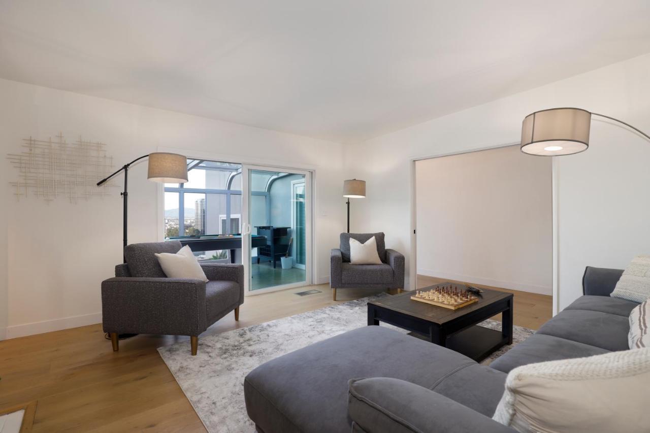 Luxury Hollywood Hills Gated View Estate - Ultra Private And Gorgeous! Minutes To Universal And Hollywood! Los Angeles
