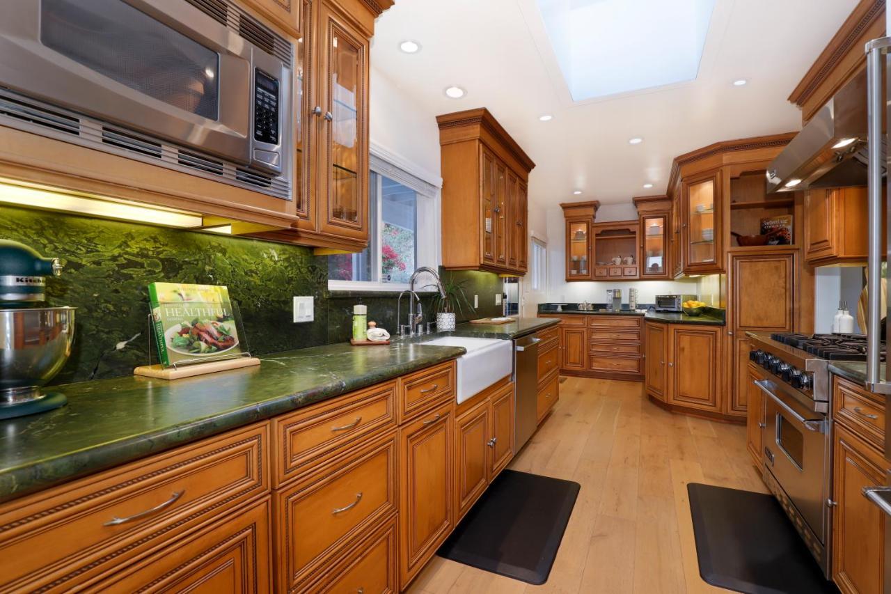 Luxury Hollywood Hills Gated View Estate - Ultra Private And Gorgeous! Minutes To Universal And Hollywood! *